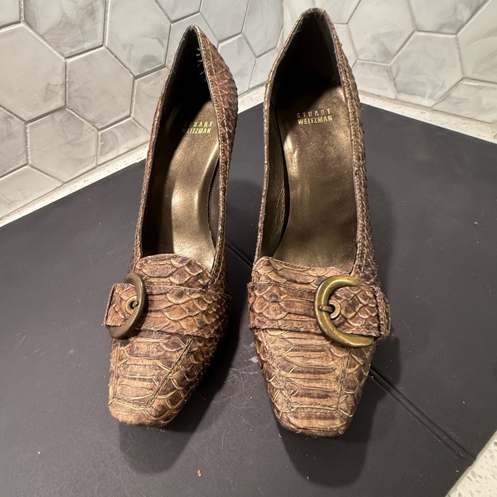 Stuart Weitzman Python Pumps Brown Snakeskin Buck… - image 2